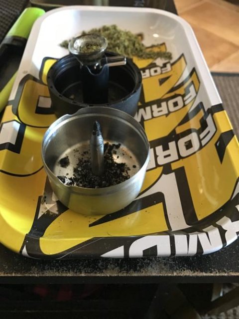 MINI MAGNETIC ASHTRAY