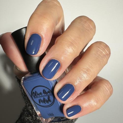 MOTN | navy blue cream