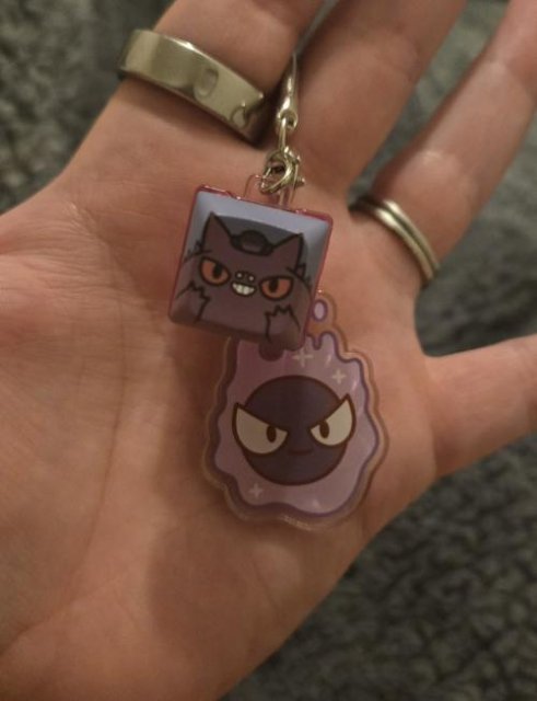 Gengarious Clicky Keychain