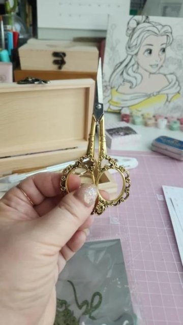 Vintage Floral Scissors