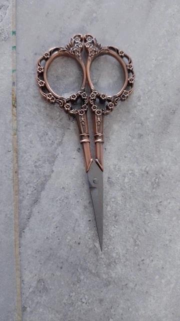 Vintage Floral Scissors