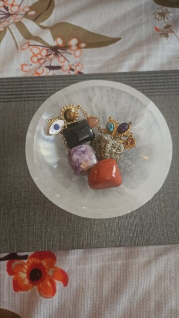JIC Gem Selenite Charging Bowl - 3 Inch, Hand-Carved Crystal Holder For Healing Stones & Jewelry - View #9
