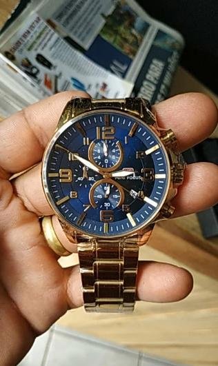 Reloj Elegante Dorado