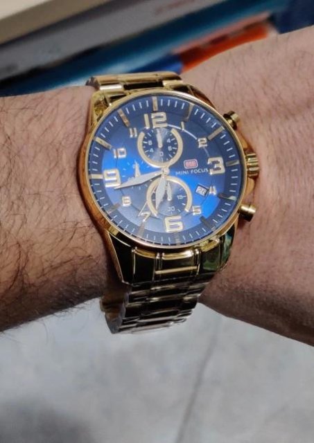 Reloj Elegante Dorado