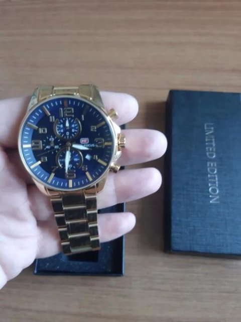 Reloj Elegante Dorado