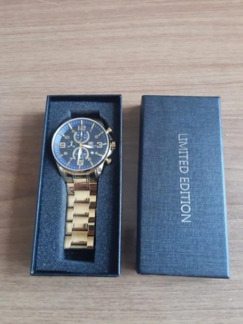 Reloj Elegante Dorado