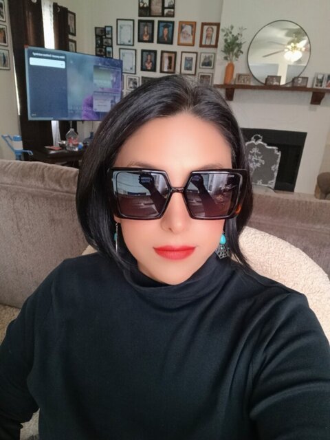 La Scala / Tortoise Red + Dark Black Lens.
