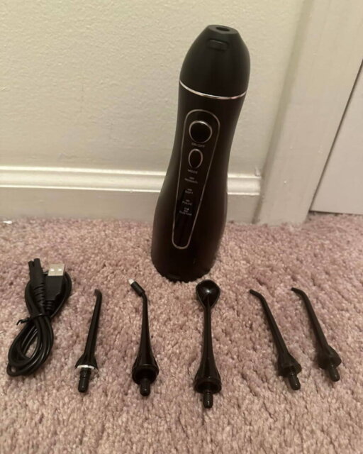 Appareil de nettoyage des dents à jet d'eau 4-en-1