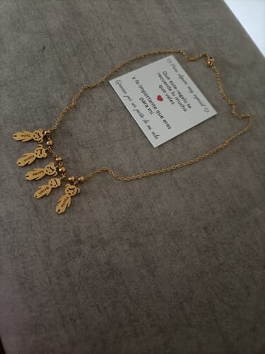 Foto del collar compartida en la opinión original de Paola -.