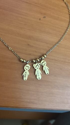 Foto del collar compartida en la opinión original de Meisy A.