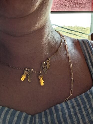 Foto del collar compartida en la opinión original de Cris L.