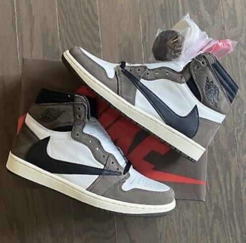 Customer photo of AJ 1 x Travis Scott Retro High OG 'Mocha'