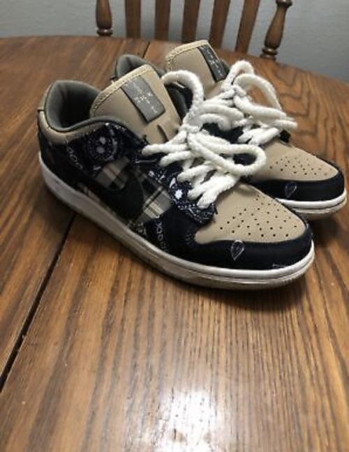 Customer photo of Dunk Low Premium QS SB x Travis Scott 'Cactus Jack'