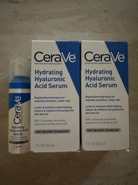 CeraVe Hydrating Hyaluronic Acid Serum