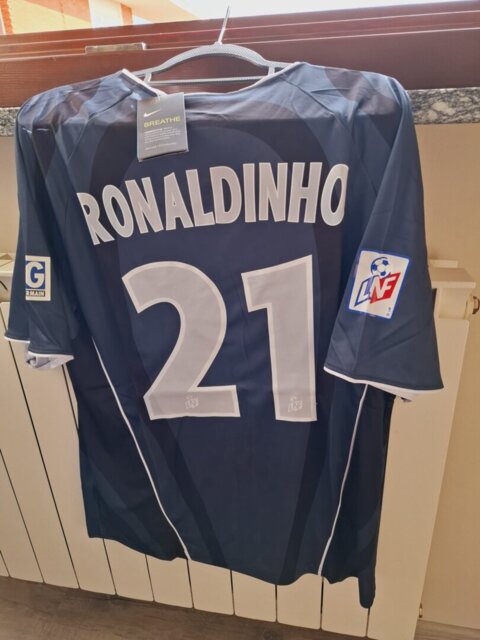 RONALDINHO 2001-02 (Psg) – UrbnFootball RONALDINHO 2001-02 (Psg) – UrbnFootball
