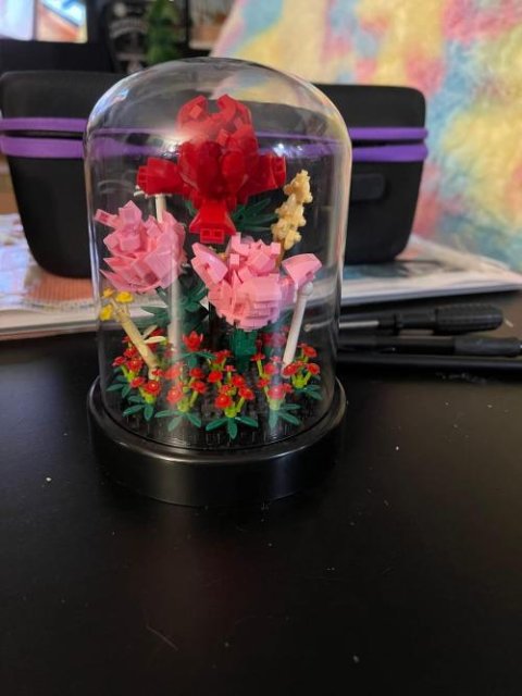 🌻 Timeless Elegance: Preserved Rose Bouquet in Glass Dome 🌷