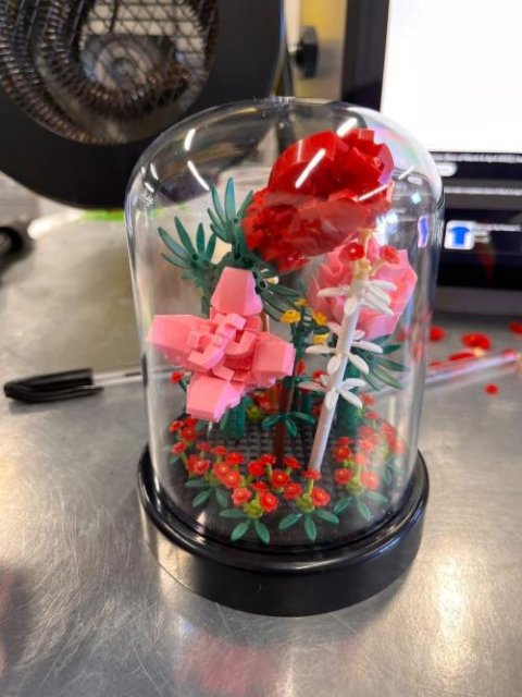 🌻 Timeless Elegance: Preserved Rose Bouquet in Glass Dome 🌷