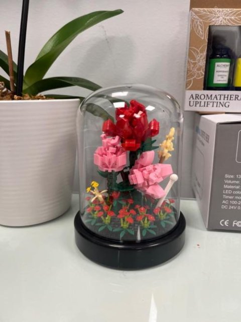 🌻 Timeless Elegance: Preserved Rose Bouquet in Glass Dome 🌷