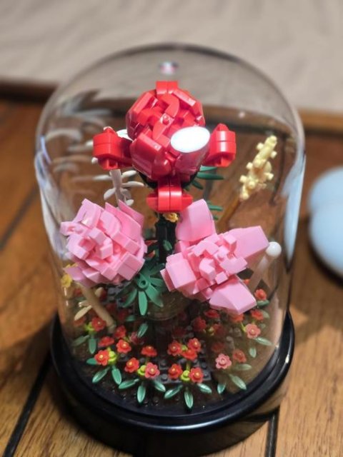 🌻 Timeless Elegance: Preserved Rose Bouquet in Glass Dome 🌷