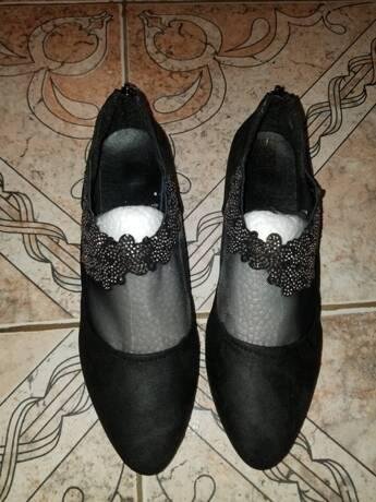 👗 Walk in Style: Breathable Leather Shoes for Any Outfit 🌈