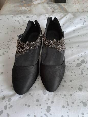 👗 Walk in Style: Breathable Leather Shoes for Any Outfit 🌈