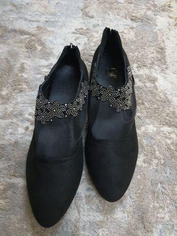 👗 Walk in Style: Breathable Leather Shoes for Any Outfit 🌈