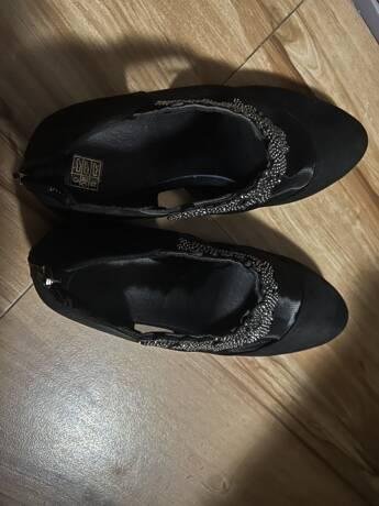 👗 Walk in Style: Breathable Leather Shoes for Any Outfit 🌈