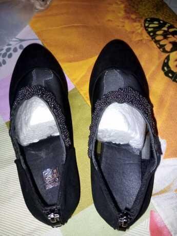 👗 Walk in Style: Breathable Leather Shoes for Any Outfit 🌈