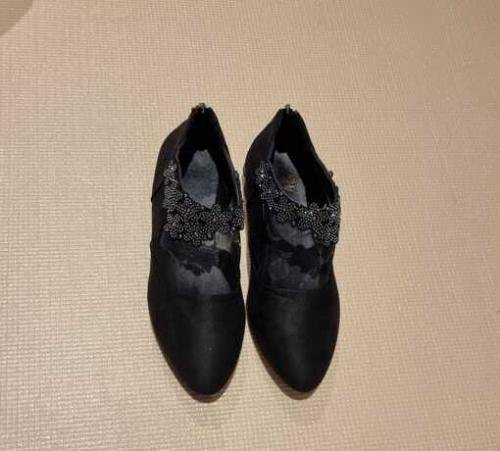 👗 Walk in Style: Breathable Leather Shoes for Any Outfit 🌈