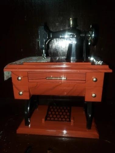 🎼 Charming Sewing Machine Music Box: Perfect Gift 🎁