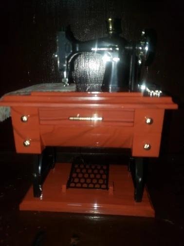🎼 Charming Sewing Machine Music Box: Perfect Gift 🎁