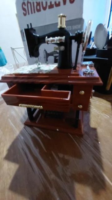 🎼 Charming Sewing Machine Music Box: Perfect Gift 🎁