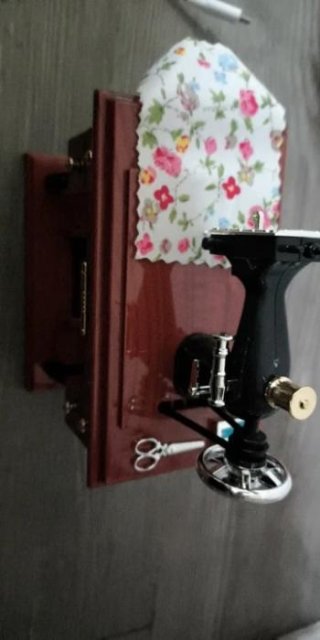 🎼 Charming Sewing Machine Music Box: Perfect Gift 🎁