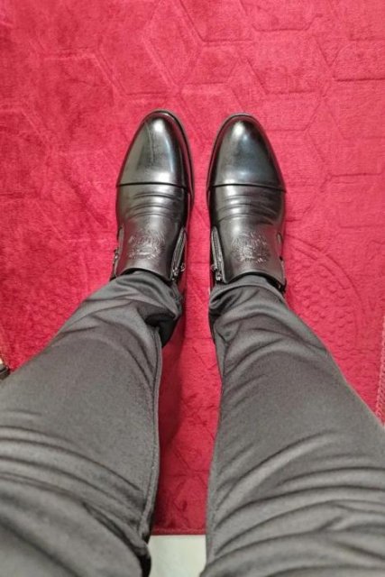 👞 Elevate Your Look: Stylish Rivet Shoes with Height Boost 🚀