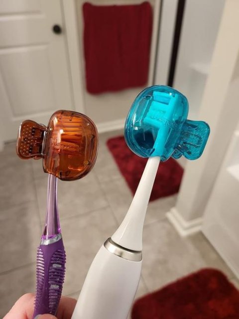 🎒 Protecteurs de brosse à dents portables: Compagnons de voyage colorés et hygiéniques 🌟