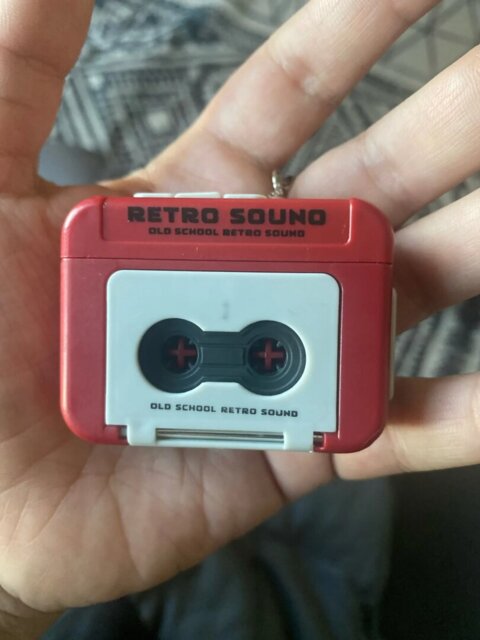 🎶 Retro Mini Tape Recorder Keychain: Record, Play & Relive Memories 🎤✨