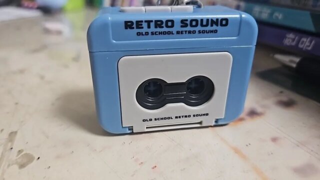 🎶 Retro Mini Tape Recorder Keychain: Record, Play & Relive Memories 🎤✨