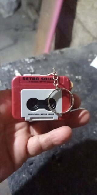 🎶 Retro Mini Tape Recorder Keychain: Record, Play & Relive Memories 🎤✨