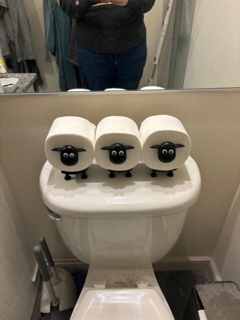 🐑 Black Sheep Toilet Paper Holder: Cute & Functional 🧻✨