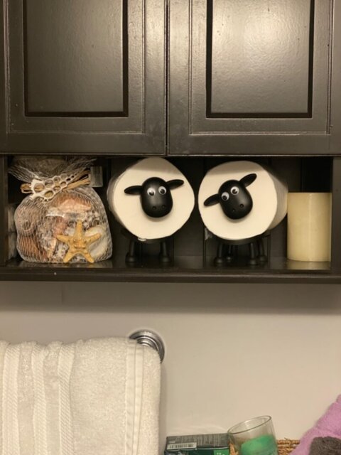 🐑 Black Sheep Toilet Paper Holder: Cute & Functional 🧻✨