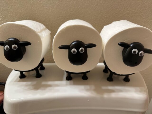 🐑 Black Sheep Toilet Paper Holder: Cute & Functional 🧻✨