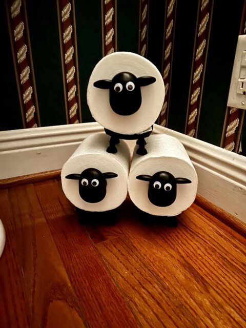 🐑 Black Sheep Toilet Paper Holder: Cute & Functional 🧻✨