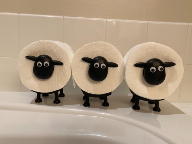 🐑 Black Sheep Toilet Paper Holder: Cute & Functional 🧻✨
