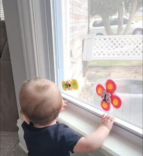 Suction Fun Spinner: Keep Hands Busy, Minds Happy
