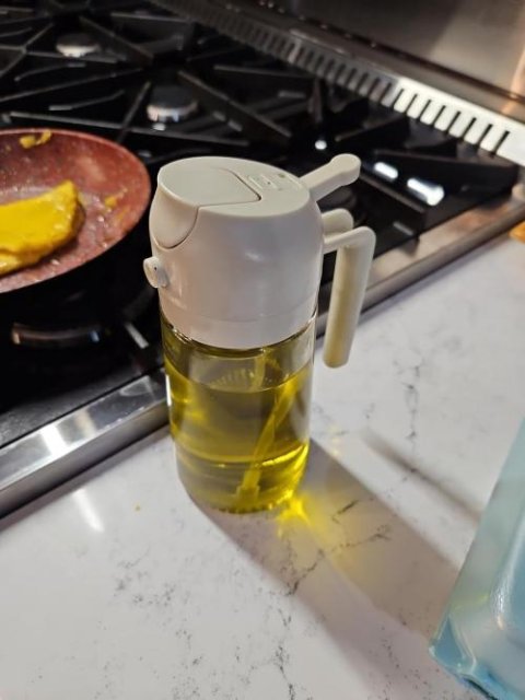 🌟 Savor the Difference: Elegant Dual-Function Oil Spray Bottle