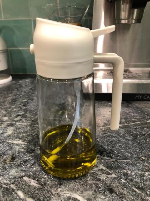 🌟 Savor the Difference: Elegant Dual-Function Oil Spray Bottle