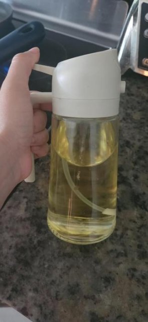 🌟 Savor the Difference: Elegant Dual-Function Oil Spray Bottle