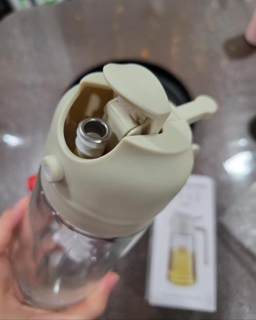 🌟 Savor the Difference: Elegant Dual-Function Oil Spray Bottle
