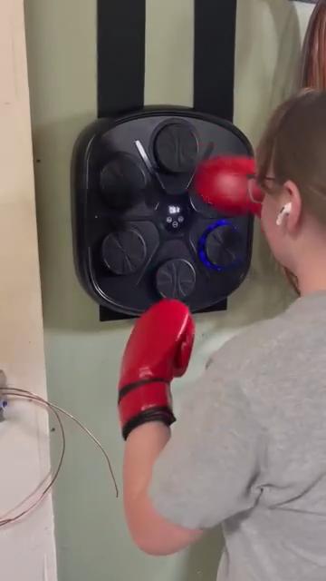 Megelin Music Boxing Machine with Boxing Gloves