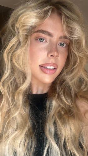 Customer wearing Muse extensions